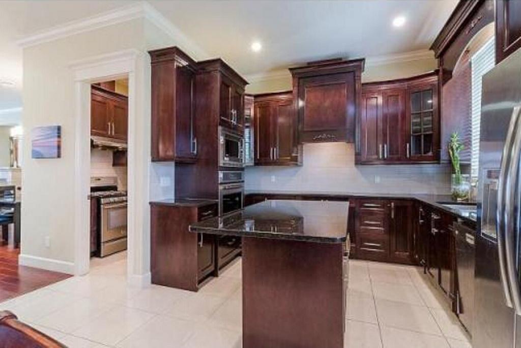 Imperial House Bed & Breakfast Burnaby Bagian luar foto