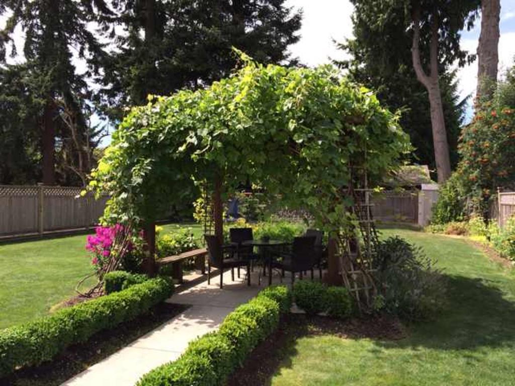 Imperial House Bed & Breakfast Burnaby Bagian luar foto