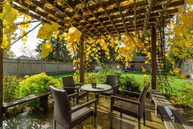 Imperial House Bed & Breakfast Burnaby Bagian luar foto