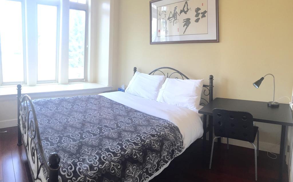Imperial House Bed & Breakfast Burnaby Bagian luar foto