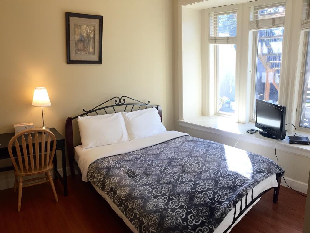 Imperial House Bed & Breakfast Burnaby Ruang foto