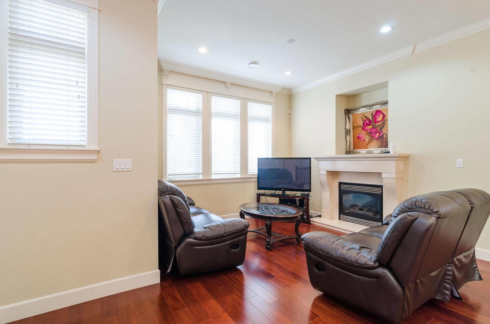 Imperial House Bed & Breakfast Burnaby Bagian luar foto